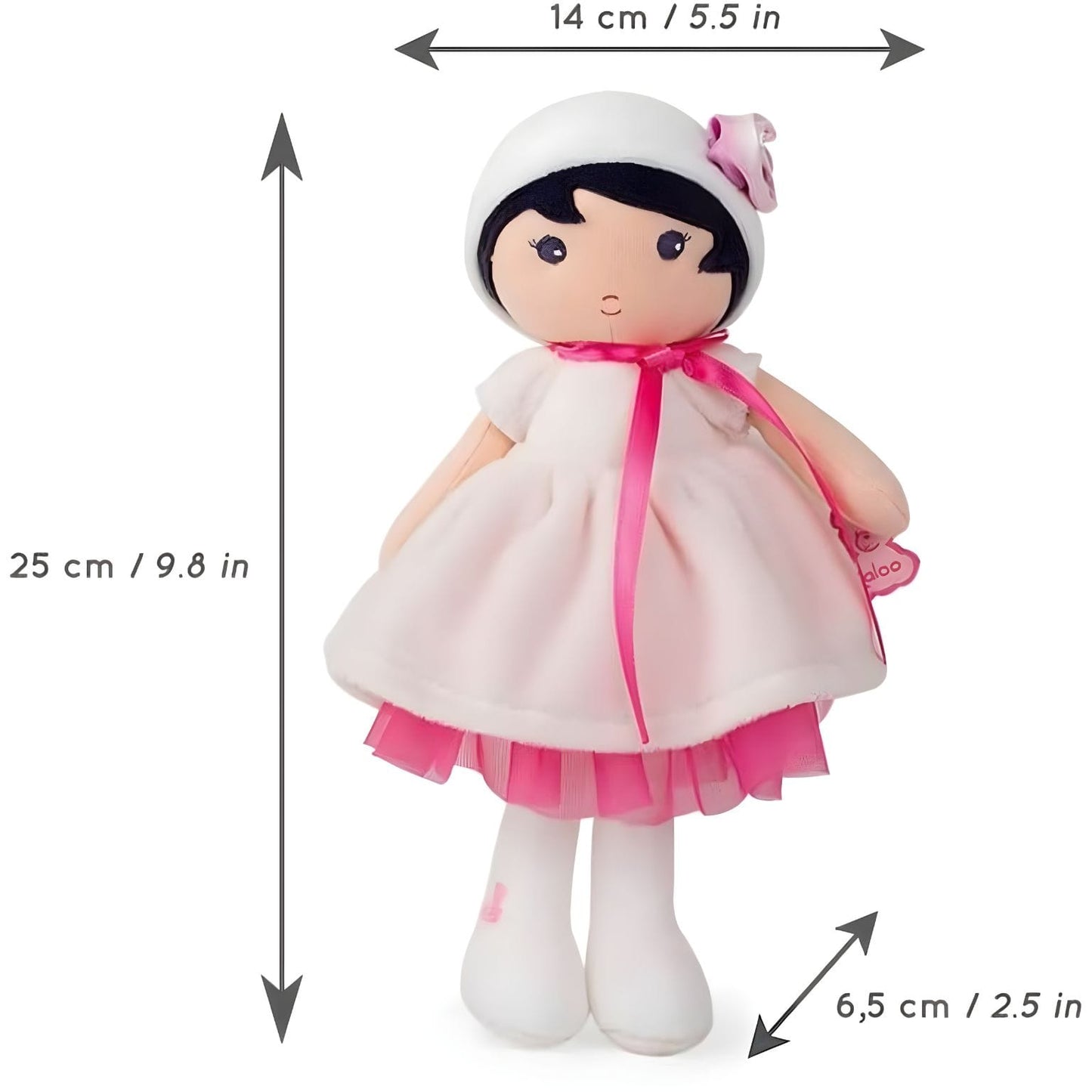 Boneca de pano Perle Kaloo com vestido rosa suave e gorro branco