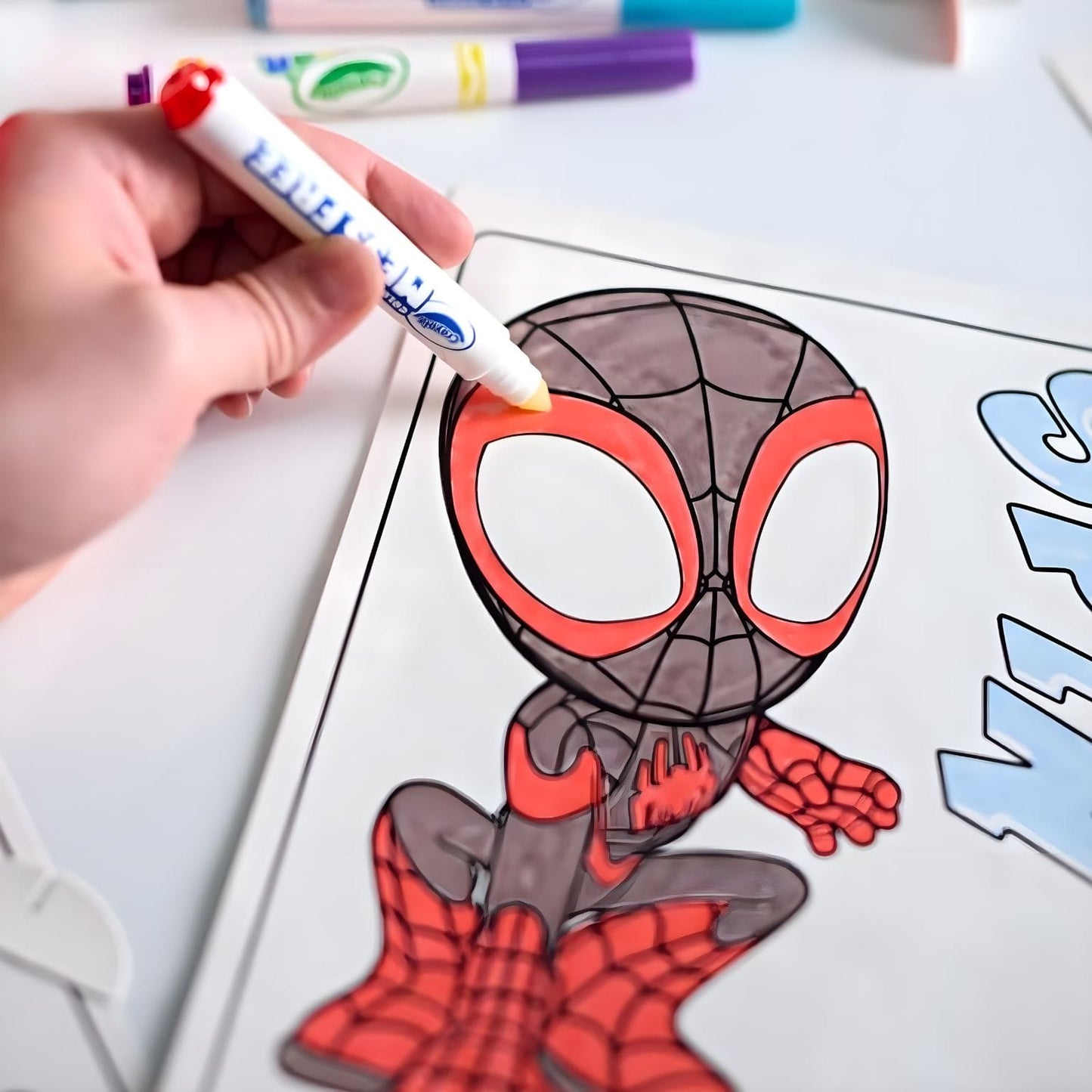 Atividade de colorir Spidey para imaginar missões heróicas