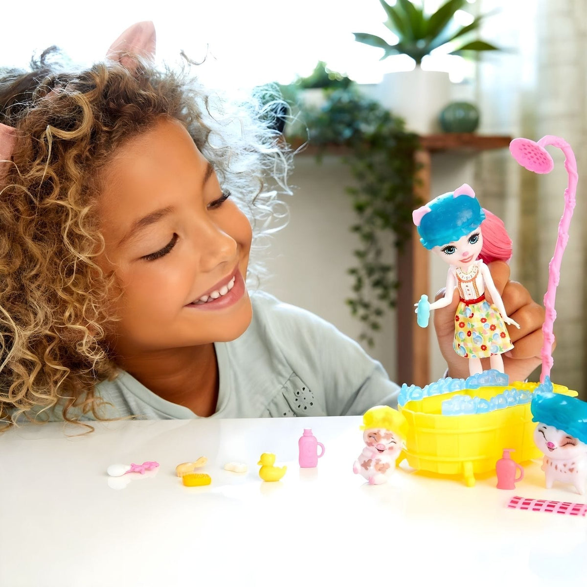 Conjunto Enchantimals Petya Sow, Streusel e Nisha GJX36