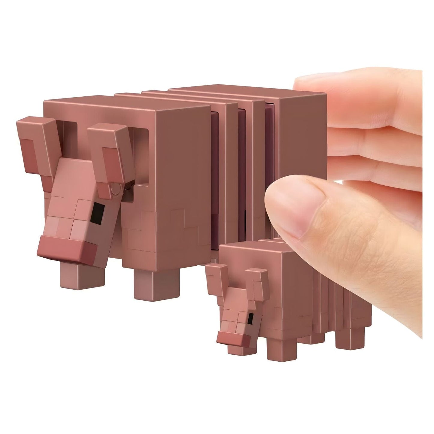 Figura Minecraft armadillo e bebé armadillo em estilo cúbico, duas figuras castanhas com detalhe de escamas, em embalagem Mattel Minecraft