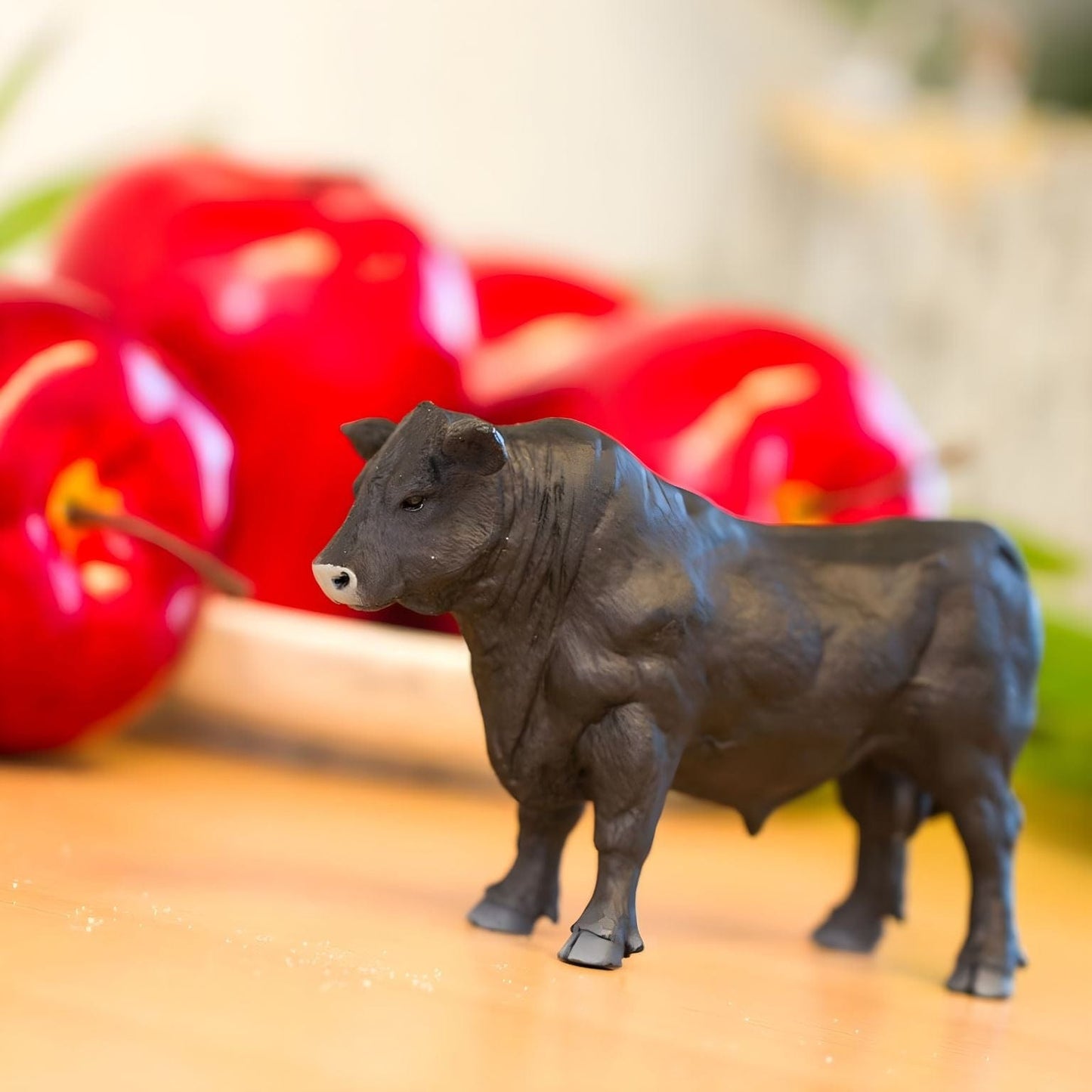 Figura de borracha Touro Angus com imagem complementar