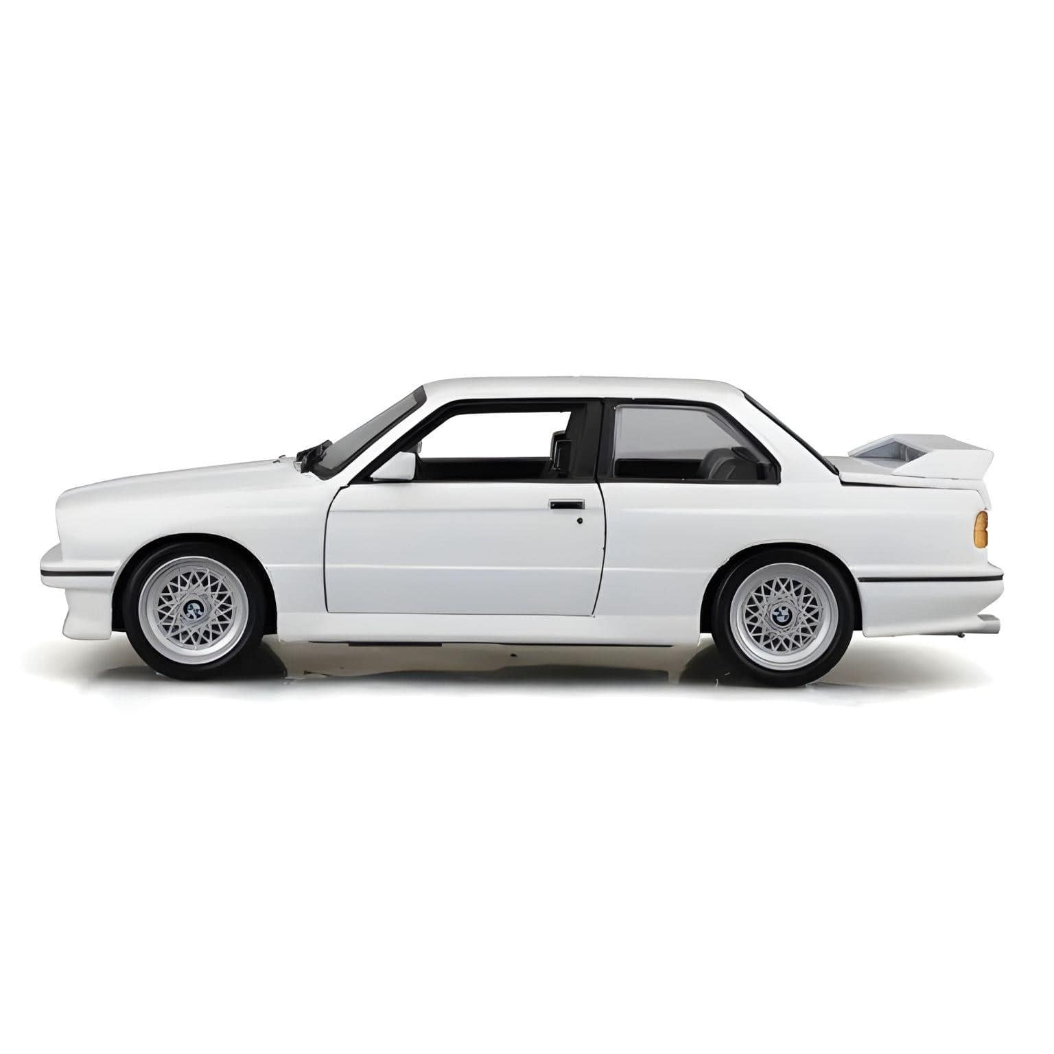 Apresentamos BMW 3 Series M3 1988 1/24 com o SKU 132110025 recomendado para + 3 anos
