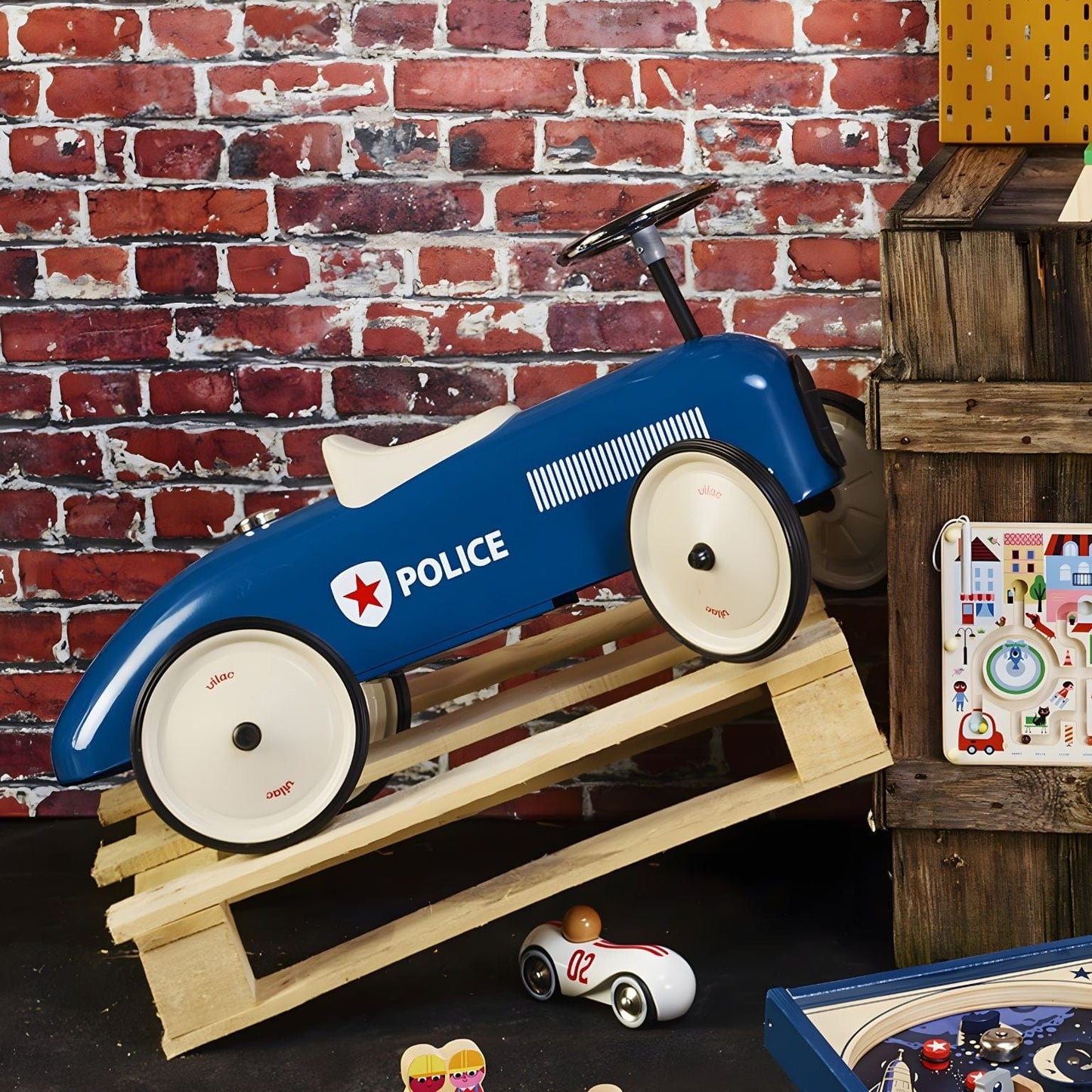Apresentamos Carro de metal Vintage Polícia com o SKU 26104324 recomendado para + 12 meses