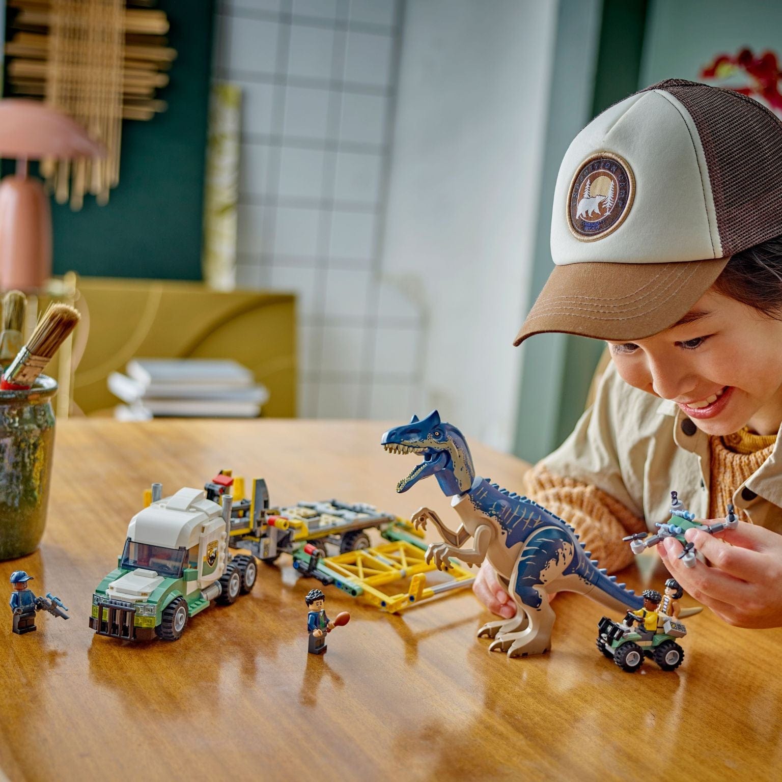 Apresentamos Lego Jurassic World - Missões de Dinossauros: Camião de Transporte de Alossauro com o SKU 667696625 recomendado para + 8 anos