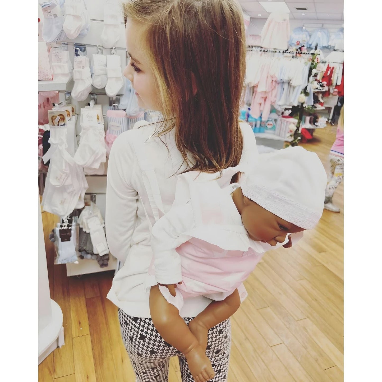 Apresentamos Porta bonecas Carlota com o SKU 86040725 recomendado para + 2 anos