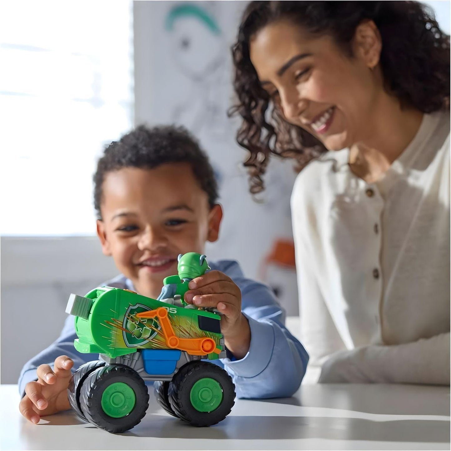 Apresentamos Patrulha Pata Rescue Wheels - Rocky com o SKU 554533825 recomendado para + 3 anos