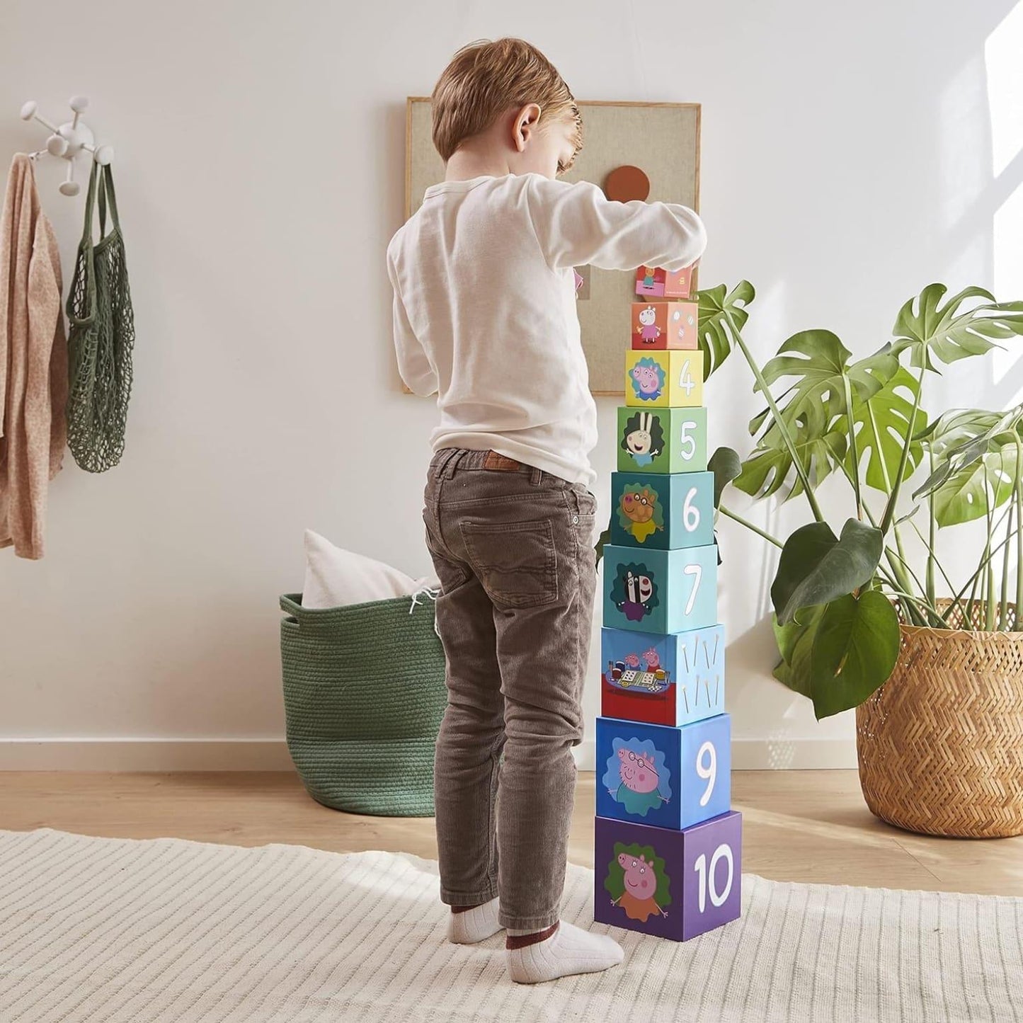 Apresentamos Cubos de Empilhar Peppa Pig com o SKU 50899923 recomendado para + 2 anos