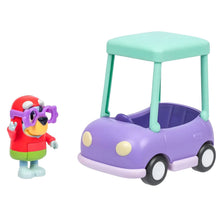 Bluey Janet e Granny Car com carro roxo e tejadilho verde e figura da Janet com óculos roxos