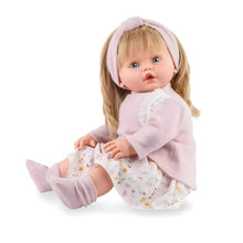 Boneca Leonor com corpo mole para brincadeiras de cuidado