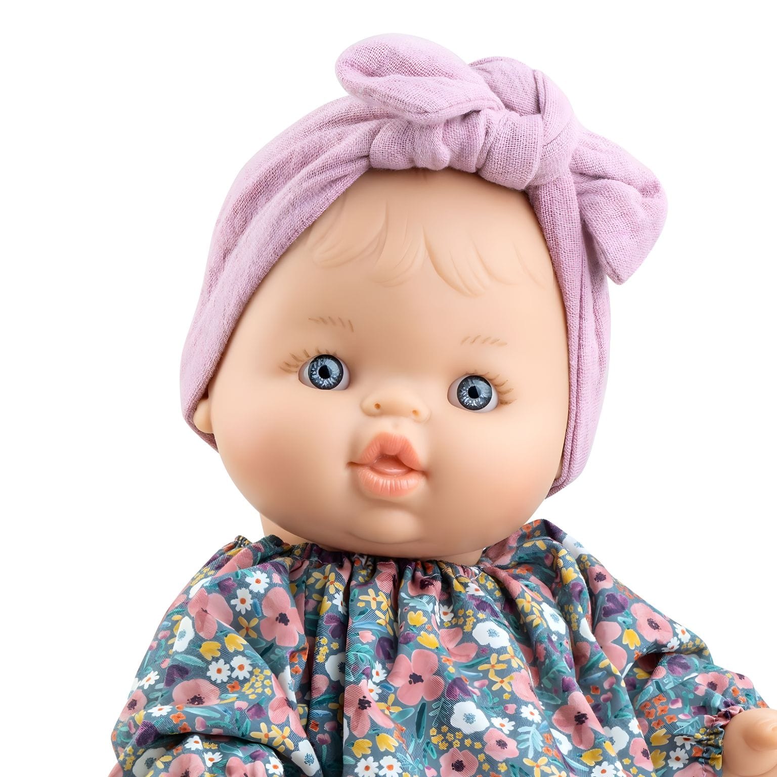 Boneca Gordis Raky com expressão doce para faz de conta