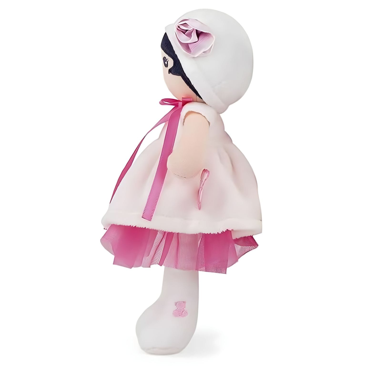 Boneca de pano Perle Kaloo com vestido rosa suave e gorro branco