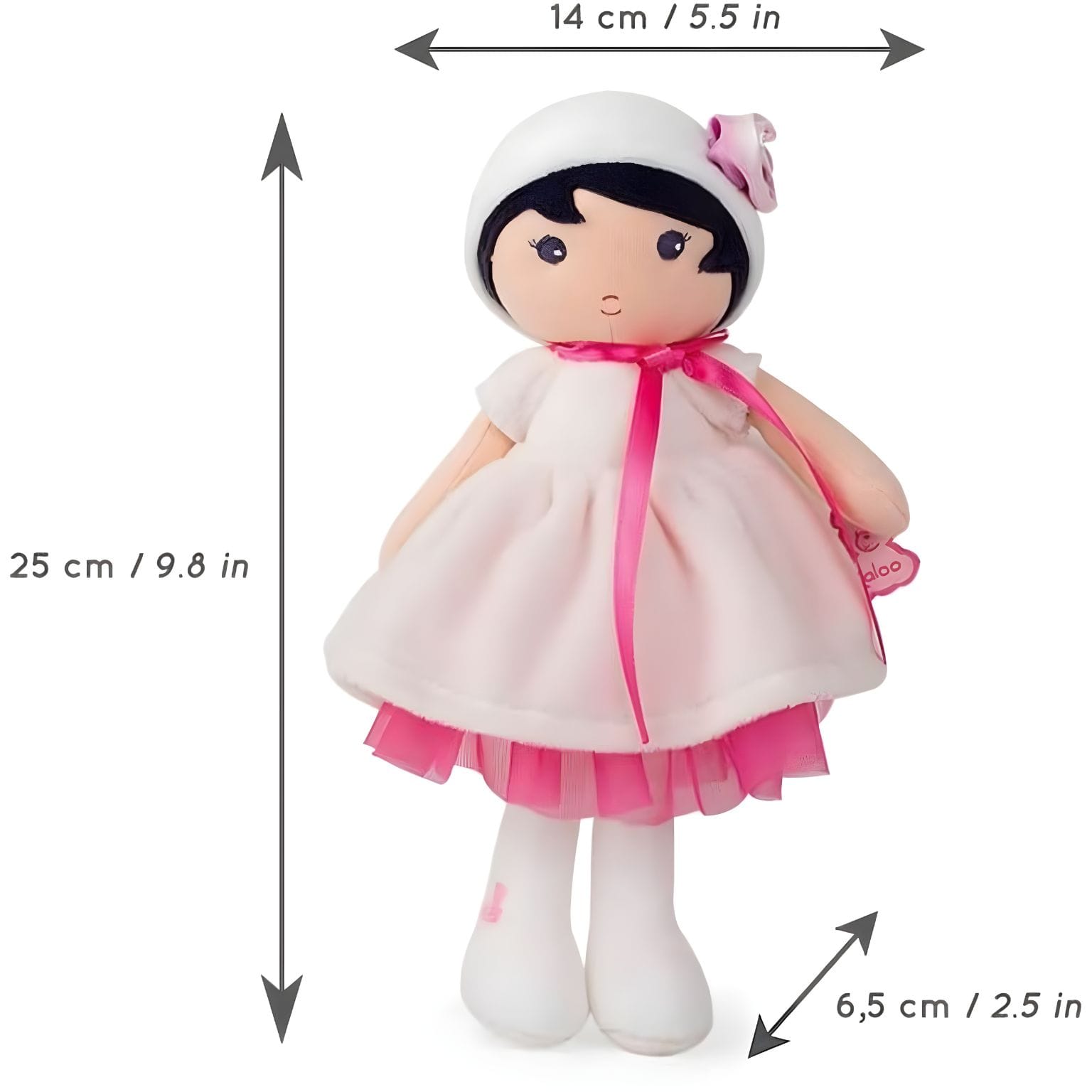 Boneca de pano Perle Kaloo com vestido rosa suave e gorro branco