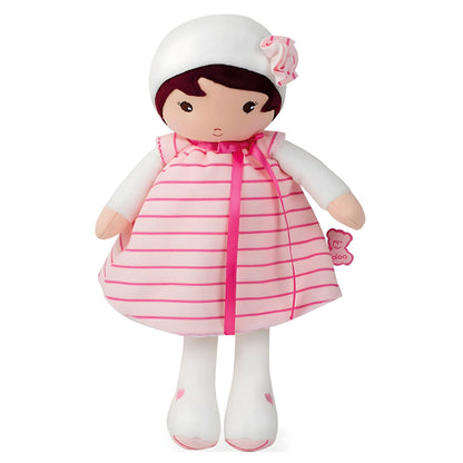 Boneca de pano Rose da Kaloo com vestido rosa às riscas, gorro branco e flor lateral