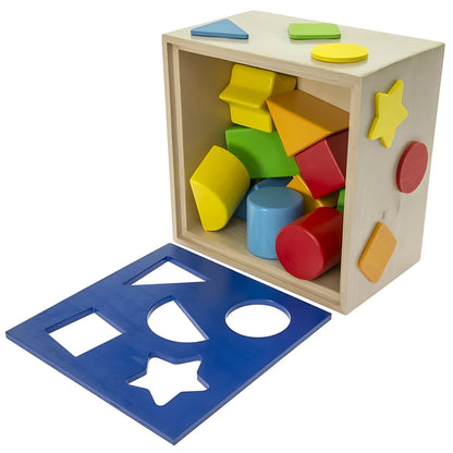 Caixa de encaixe Goki e formas geométricas coloridas para brincar.
