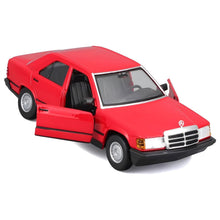 Carro de Brincar Mercedes 190 E 2.6 vermelho Bburago com portas abertas e embalagem original