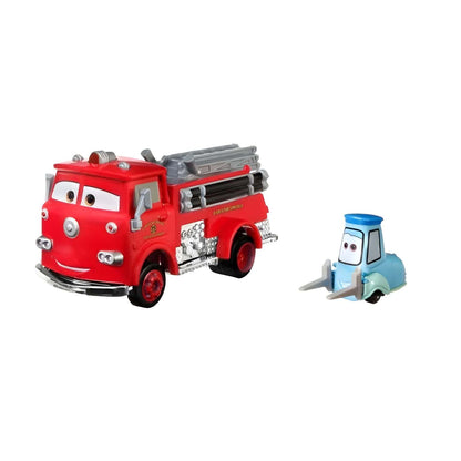 Cars Disney Red, o carro dos bombeiros vermelho, ao lado do Guido azul