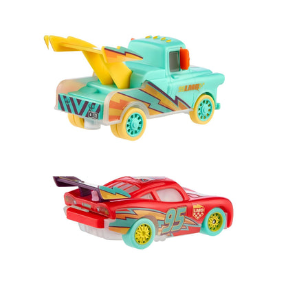 Vista traseira e lateral do Mater e do Lightning McQueen do pack Disney Pixar Cars