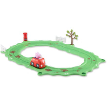 Circuito com Carro Vermelho da Peppa Pig com pista verde e carrinho vermelho