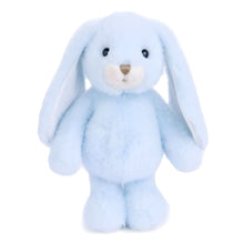 Coelho de peluche azul celestial com orelhas compridas, focinho creme e patas brancas