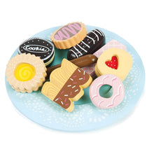 Conjunto de Biscoitos em madeira Le Toy Van com prato azul e doces de brincar em tons pastel