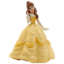 Figura da princesa Bella A Bela e o Monstro Bullyland com vestido amarelo e rosa na mão