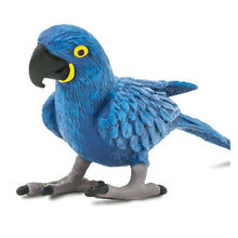 Figura de borracha Arara azul em detalhe