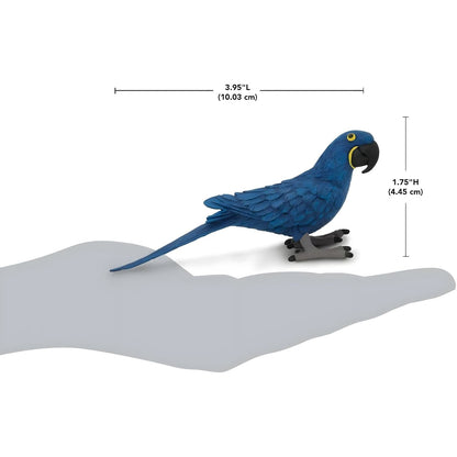 Figura de borracha Arara azul com dimensões sobre a palma da mão