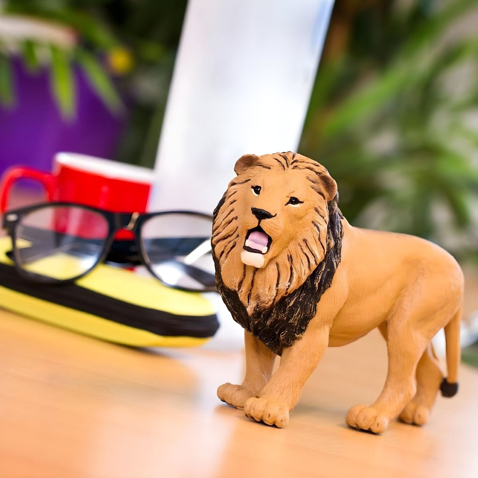 Figura de borracha Leão com imagem complementar