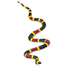 Figura de borracha Cobra Coral com vista adicional