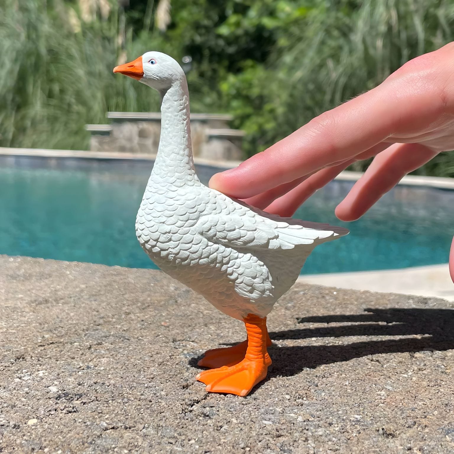 Figura Ganso em borracha para brincadeiras de natureza e imaginação