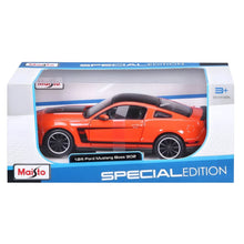 Ford Mustang Boss 302 Maisto laranja com detalhes pretos, miniatura de carro desportivo