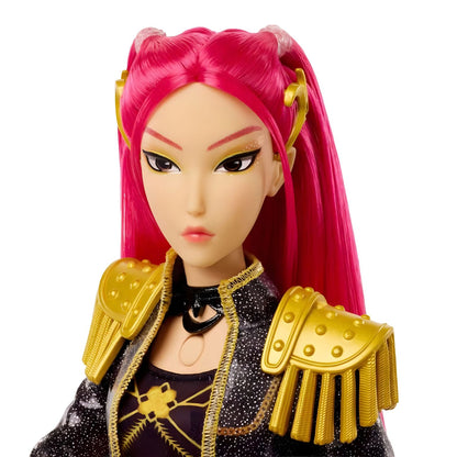 Boneca K-Pop Demon Hunters Mira: pormenor do rosto e dragonas douradas