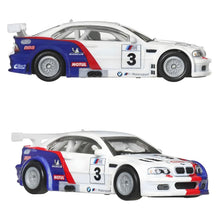 Duas miniaturas BMW Hot Wheels Premium, modelos BMW 320 Group 5 e 2001 BMW M3 GTR com decoração de corrida
