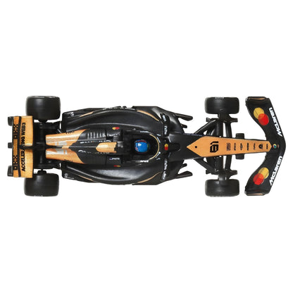Hot Wheels Fórmula 1 McLaren MCL38 Oscar Piastri, modelo de corrida para exposição com decoração da McLaren.