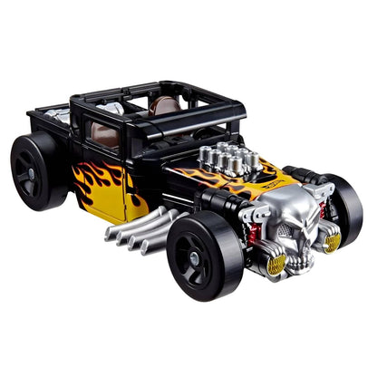 Hot Wheels X Transformers Bone Shaker em modo robot e carro com design flamejante