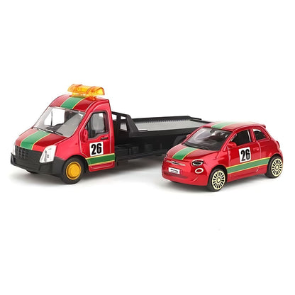 Reboque Iveco Daily e Fiat 500e vermelhos com faixas verdes e número 26, lado a lado em vista frontal e lateral