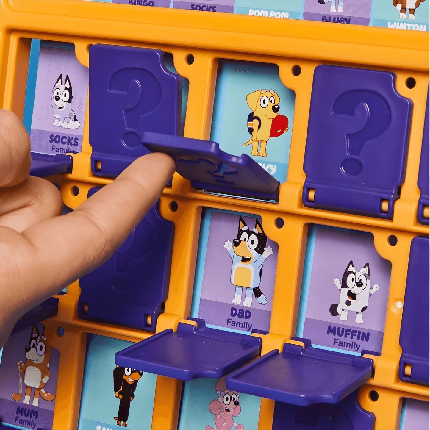 Detalhe do Jogo Quem é Quem? Bluey para brincadeiras de observação