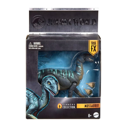 Jurassic World Hammond Collection Mussaurus na embalagem com tons azulados e riscas turquesa, logótipo Jurassic World e selo Hammond Collection