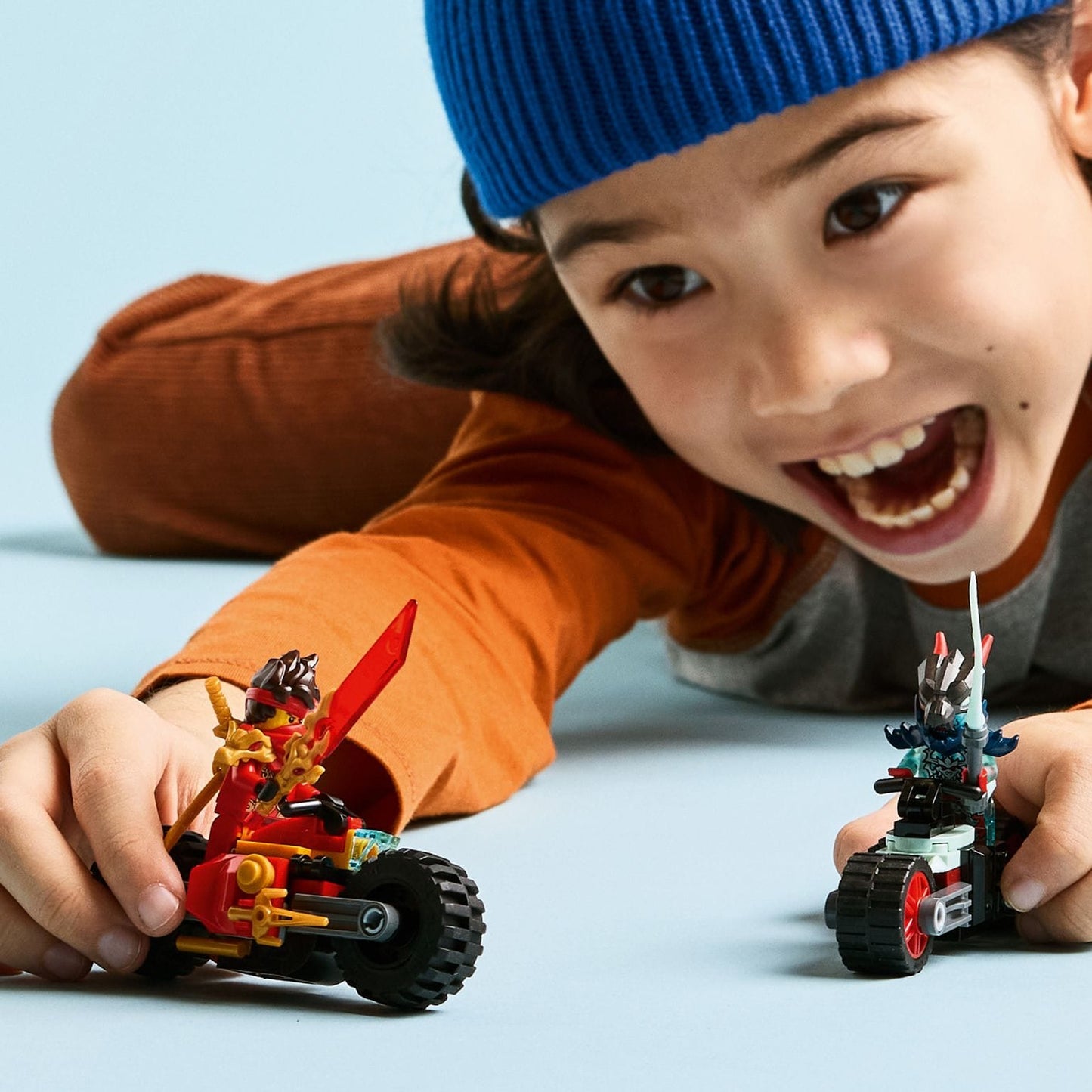 Set LEGO NINJAGO Corrida de Mota do Kai com personagens e motas