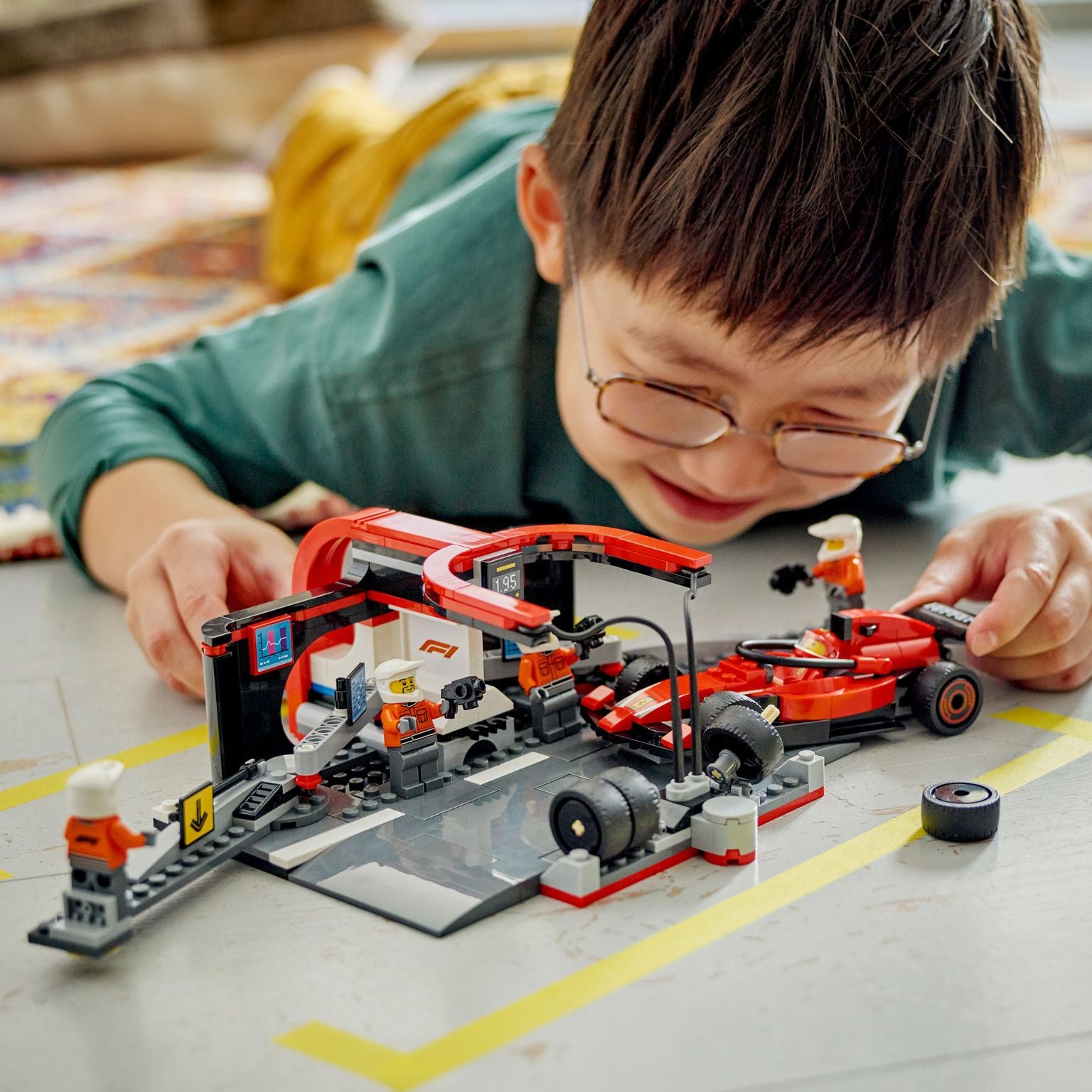 Lego City 60443 Boxe de F1 e Equipa da Boxe com Carro da Ferrari