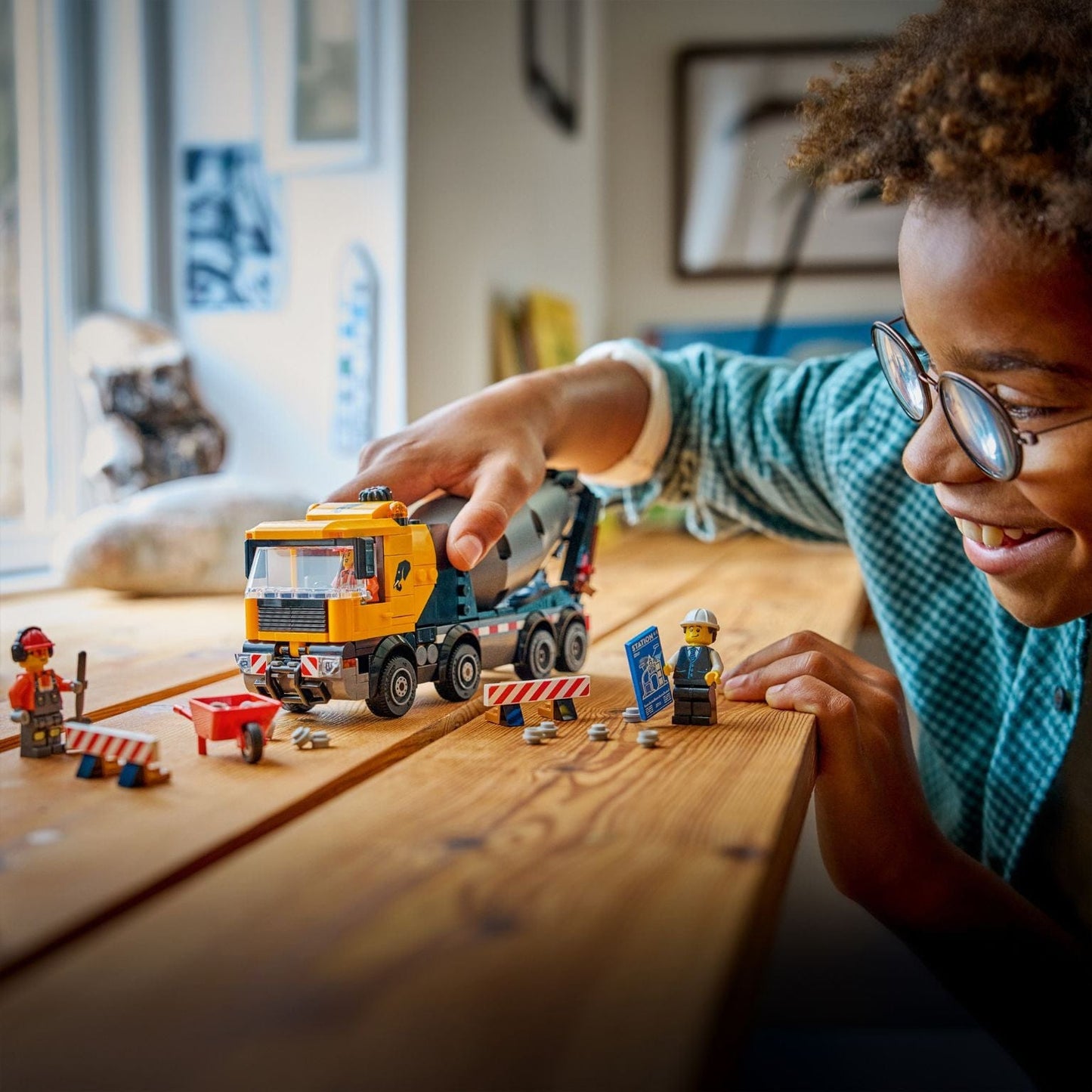 Lego City Camião com Betoneira com minifiguras e barreiras de obra