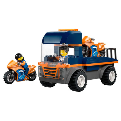Lego City Camião de Transporte de Motas montado: camião azul com mota laranja e piloto ao lado