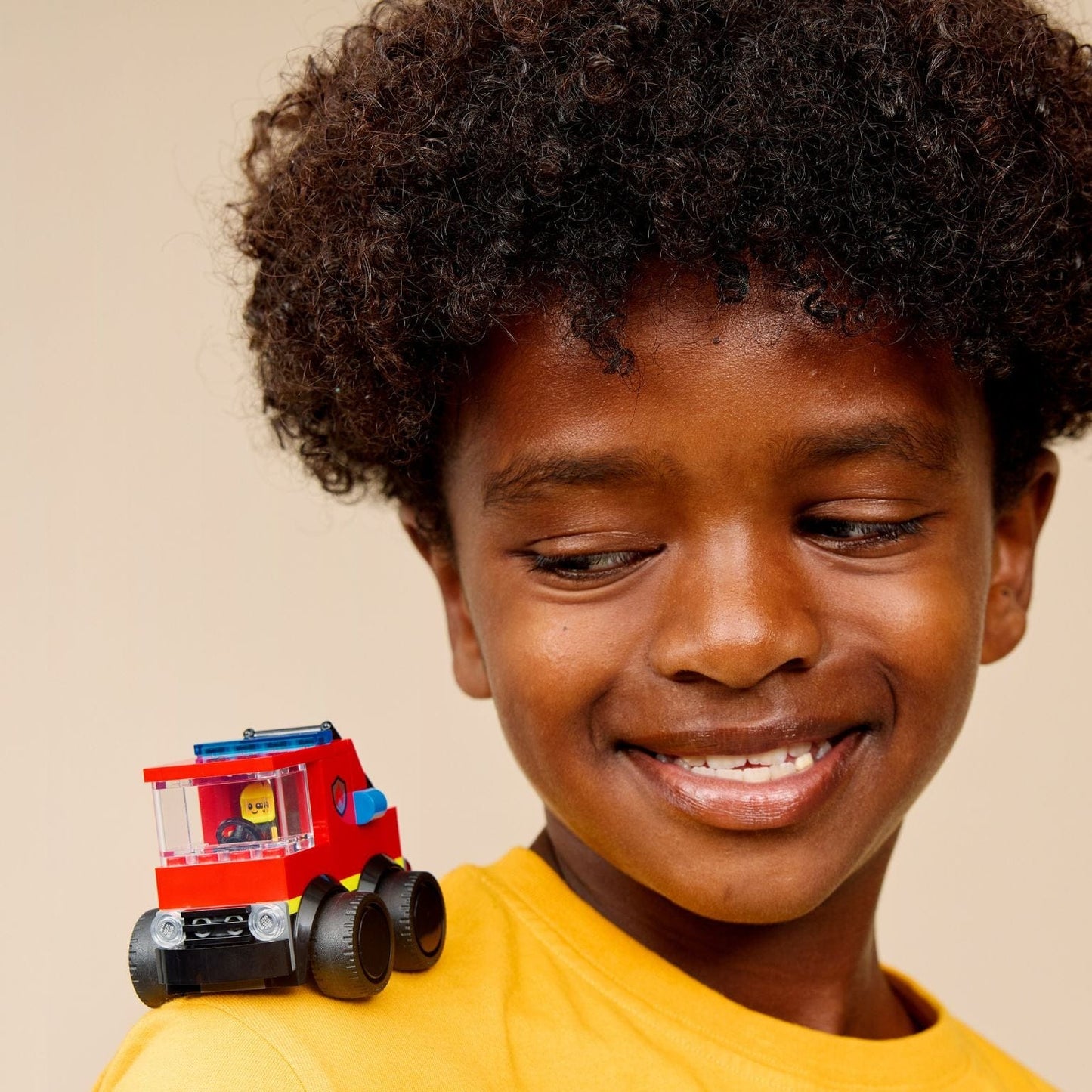 Lego City Camião dos Bombeiros com mini figura em viatura vermelha de resgate