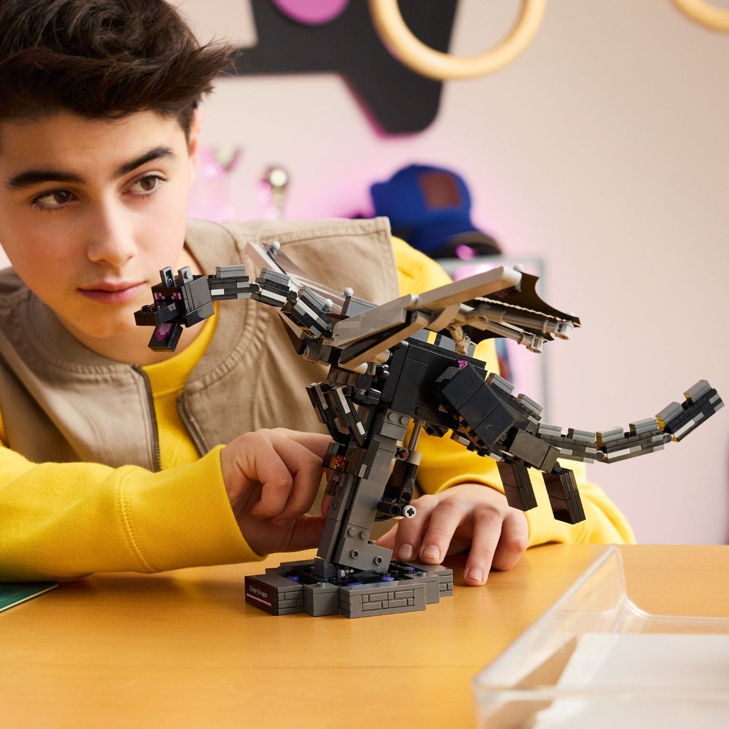 Construção LEGO Minecraft Dragão Ender para recriar desafios do jogo