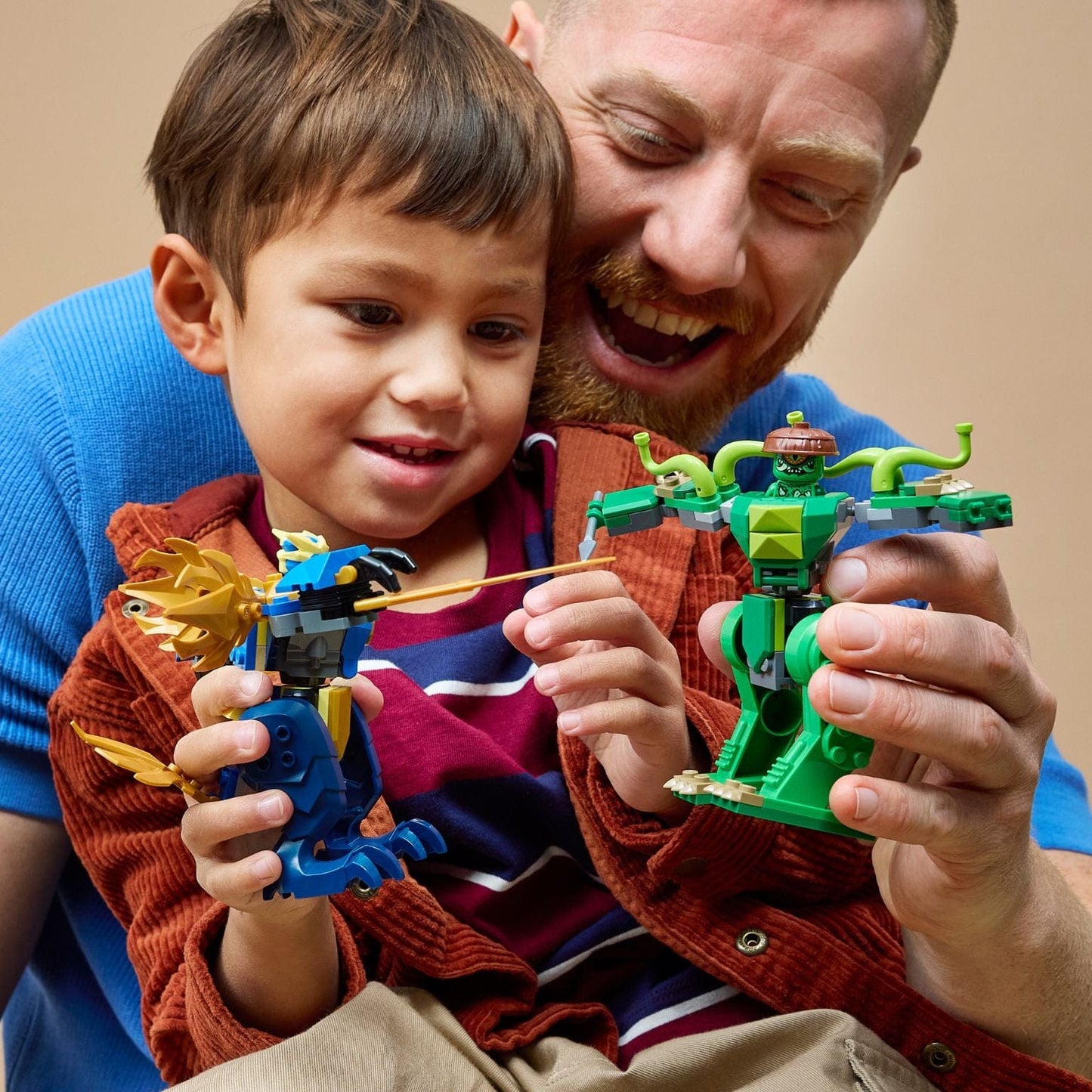 Lego Ninjago Combate com o Robô Dragão do Jay com robôs de batalha e minifiguras em duelo de ação