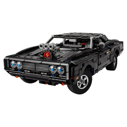 LEGO Technic Dodge Charger R/T montado em exposição