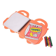 Livro de colorir e adesivos Yummy da Omy com páginas ilustradas, adesivos e lápis de cera em design divertido para crianças