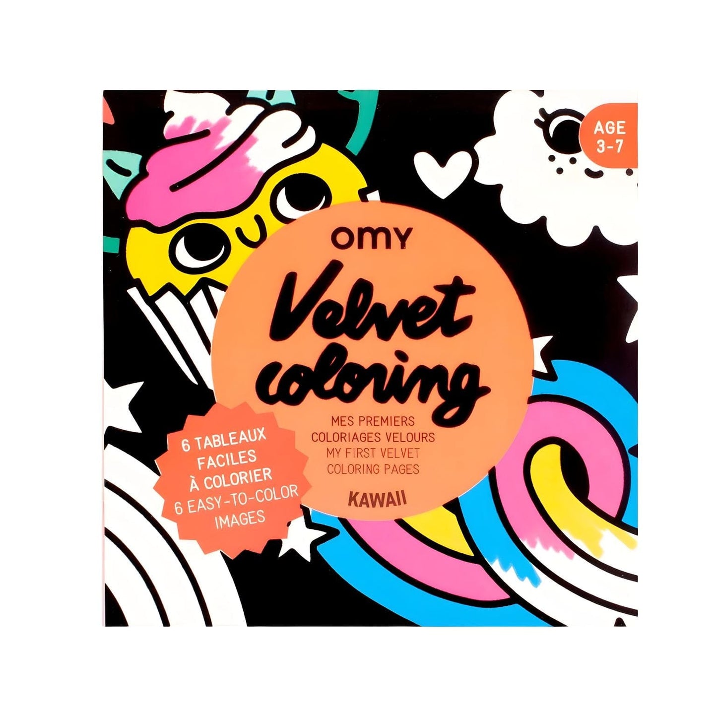 Criança a colorir o Livro colorir em veludo Lily da Omy com ilustrações kawaii, nuvens, arco-íris e cupcake sobre fundo colorido.