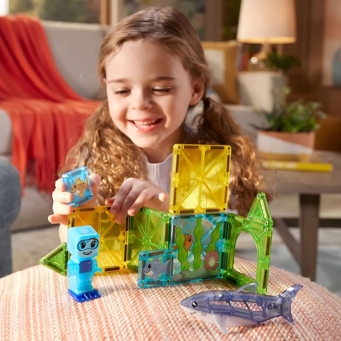 MAGNA-TILES Mergulho com o Tubarão com peças magnéticas transparentes
