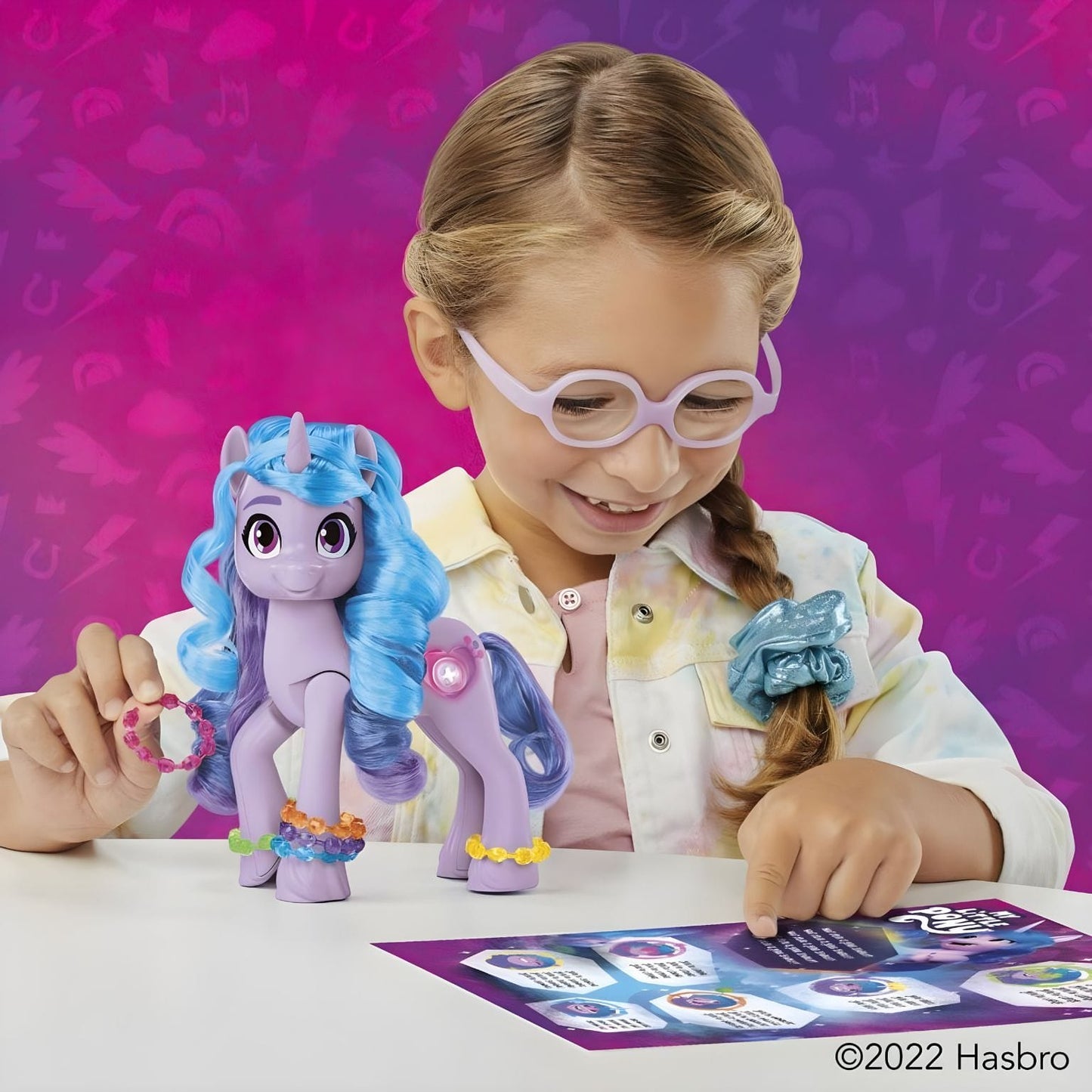 Brinquedo My Little Pony Izzy Moonbow para aventuras luminosas em Equestria
